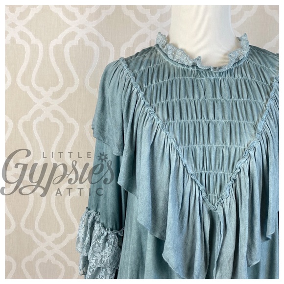 POL Vikki Blue Sage Flowy Top - Picture 2 of 16